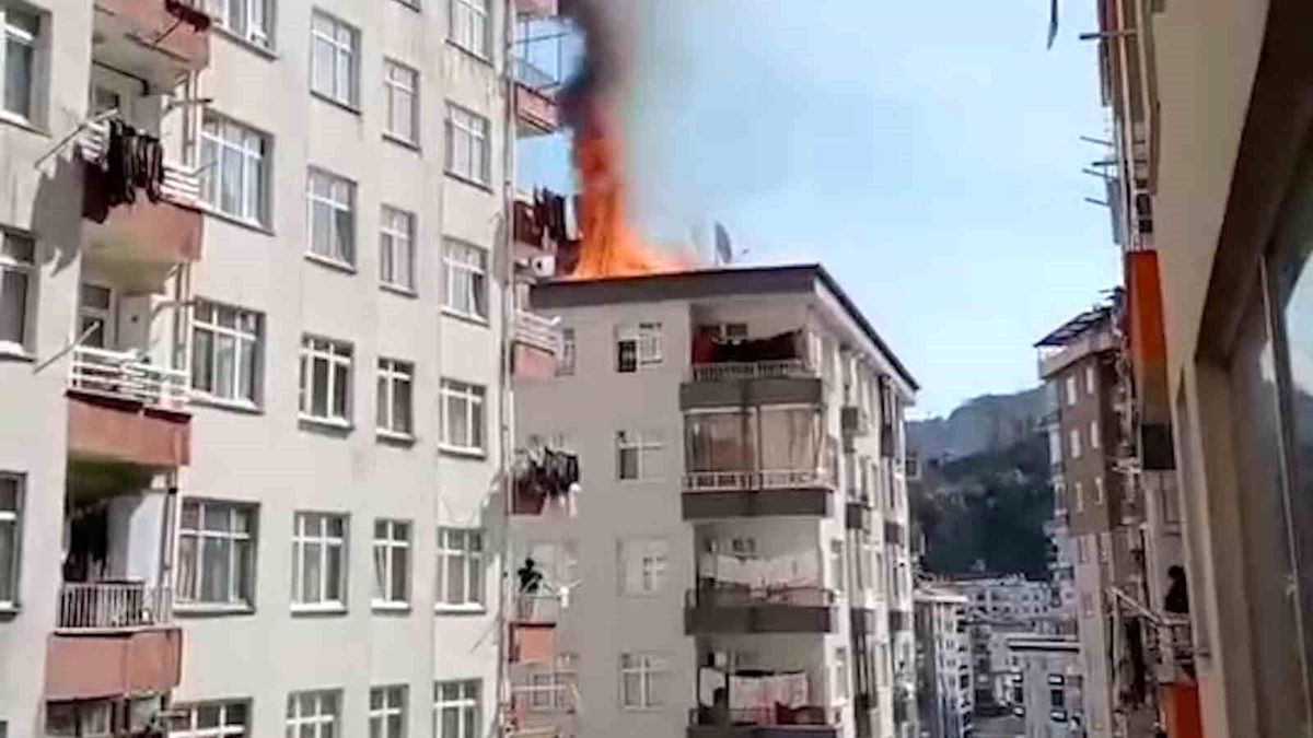 Rize\'de 9 Katlı Binada Yangın