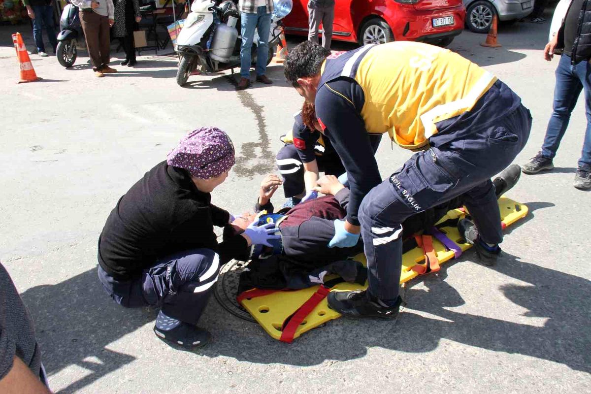 Antalya\'da Motokuryelerin Çarpıştığı Kaza: 1 Yaralı