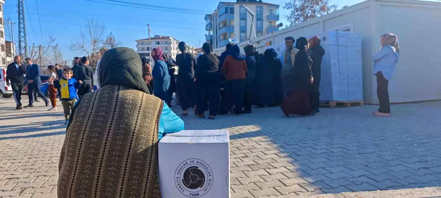Elazığ\'daki Depremzedelere Gıda Yardımı