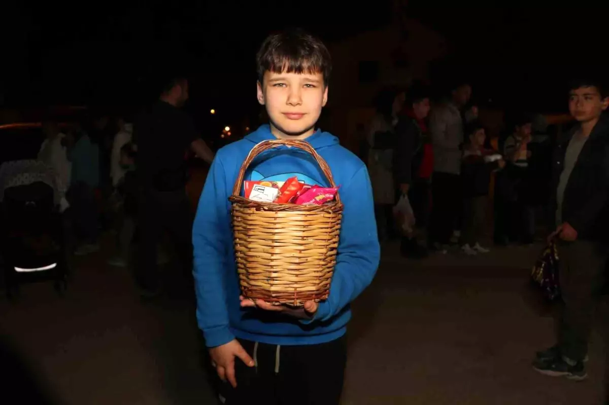 152 Yıllık Ramazan Geleneği: Sepet Sallama
