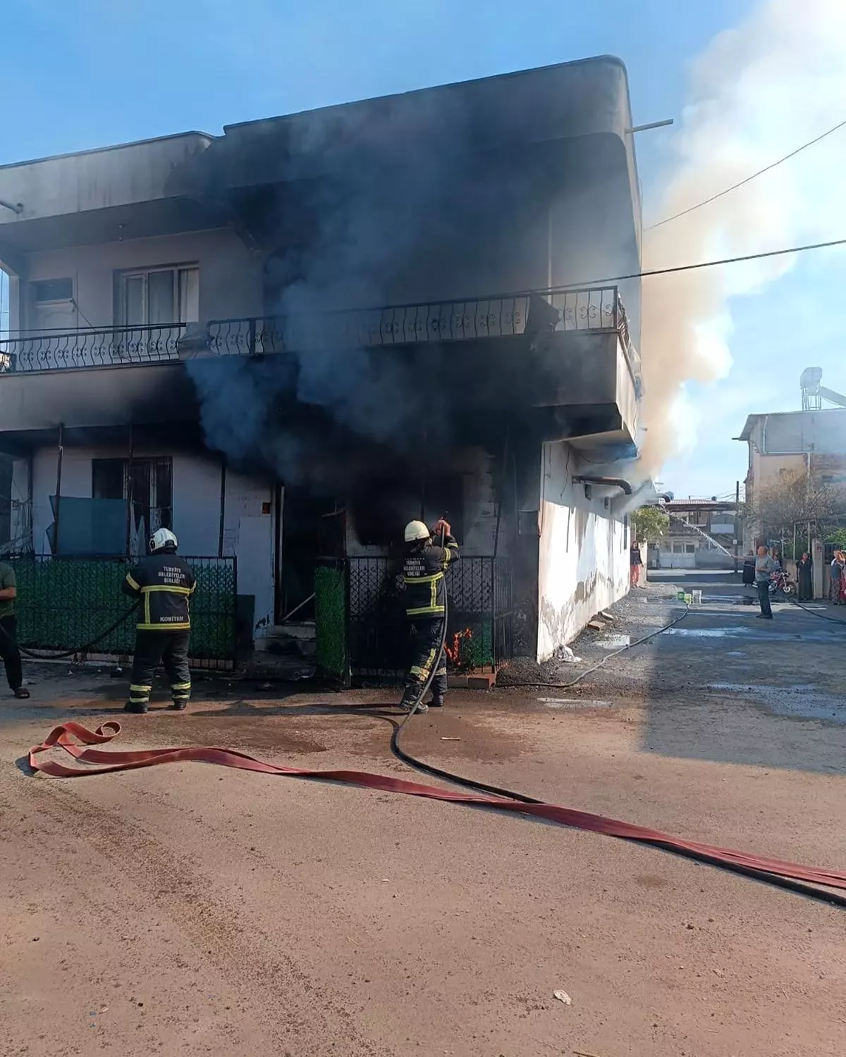 Hatay\'da Yangın: Müstakil Ev Kullanılamaz Hale Geldi