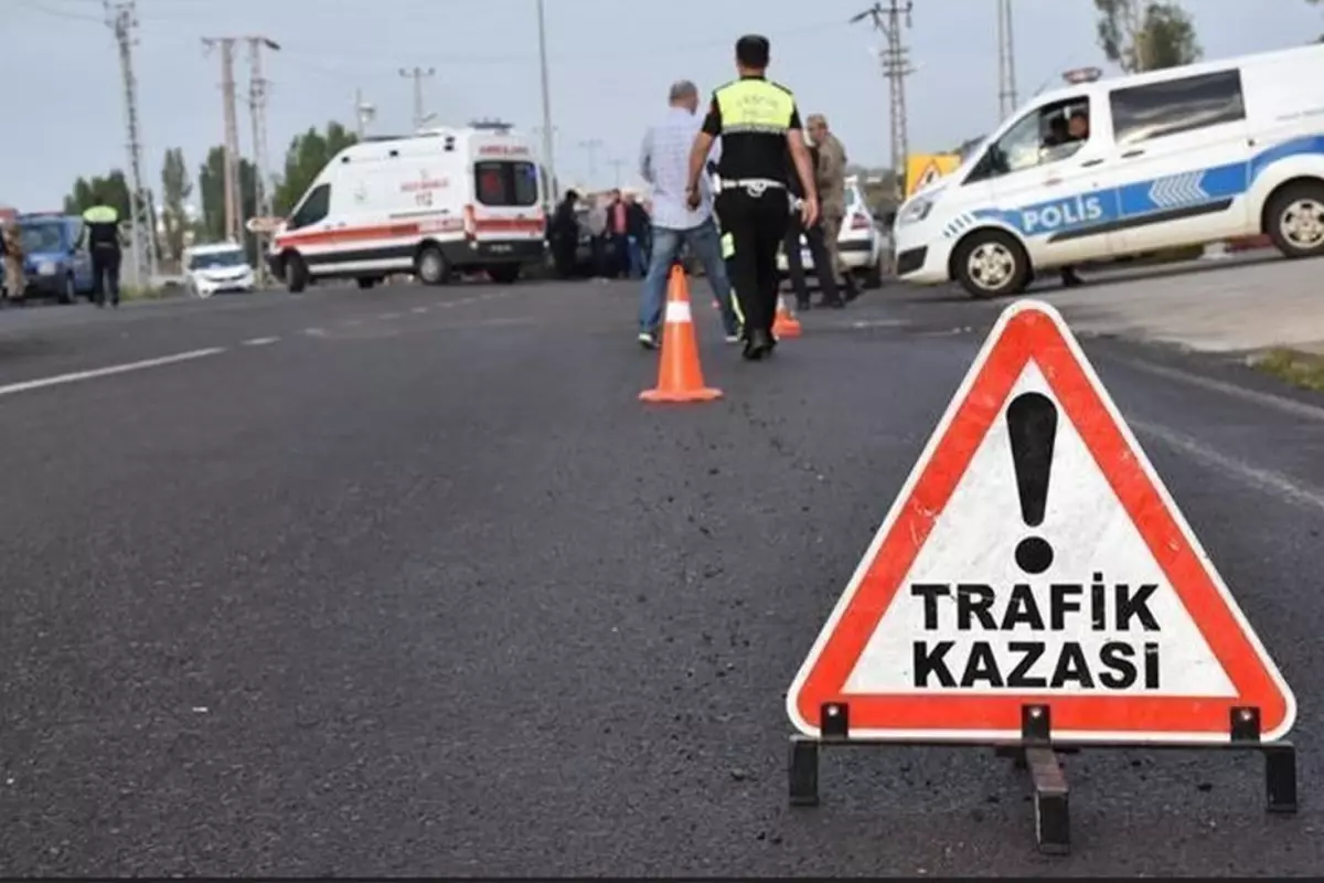 Isparta\'da iki araç kafa kafaya çarpıştı