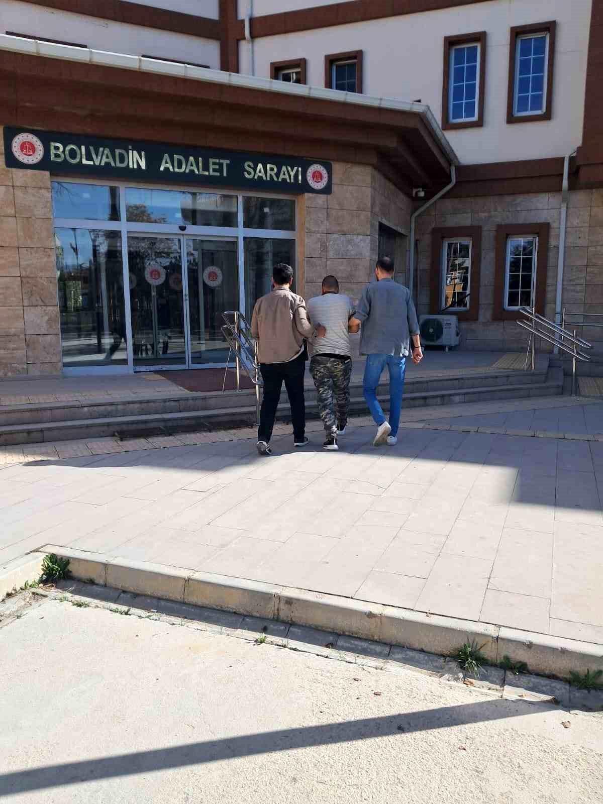 Hırsızlık ve Diğer Suçlardan Aranan İki Şahıs Yakalandı