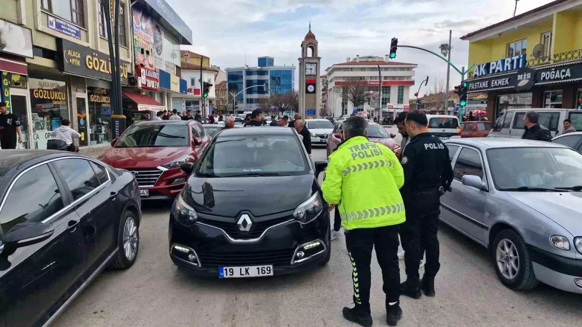 Alaca\'da Araç Piçine Çarpan Yay Yaralandı