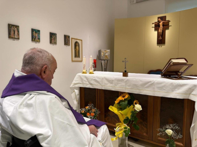 Papa Francis'in Hastanedeki İlk Fotoğrafı Yayınlandı