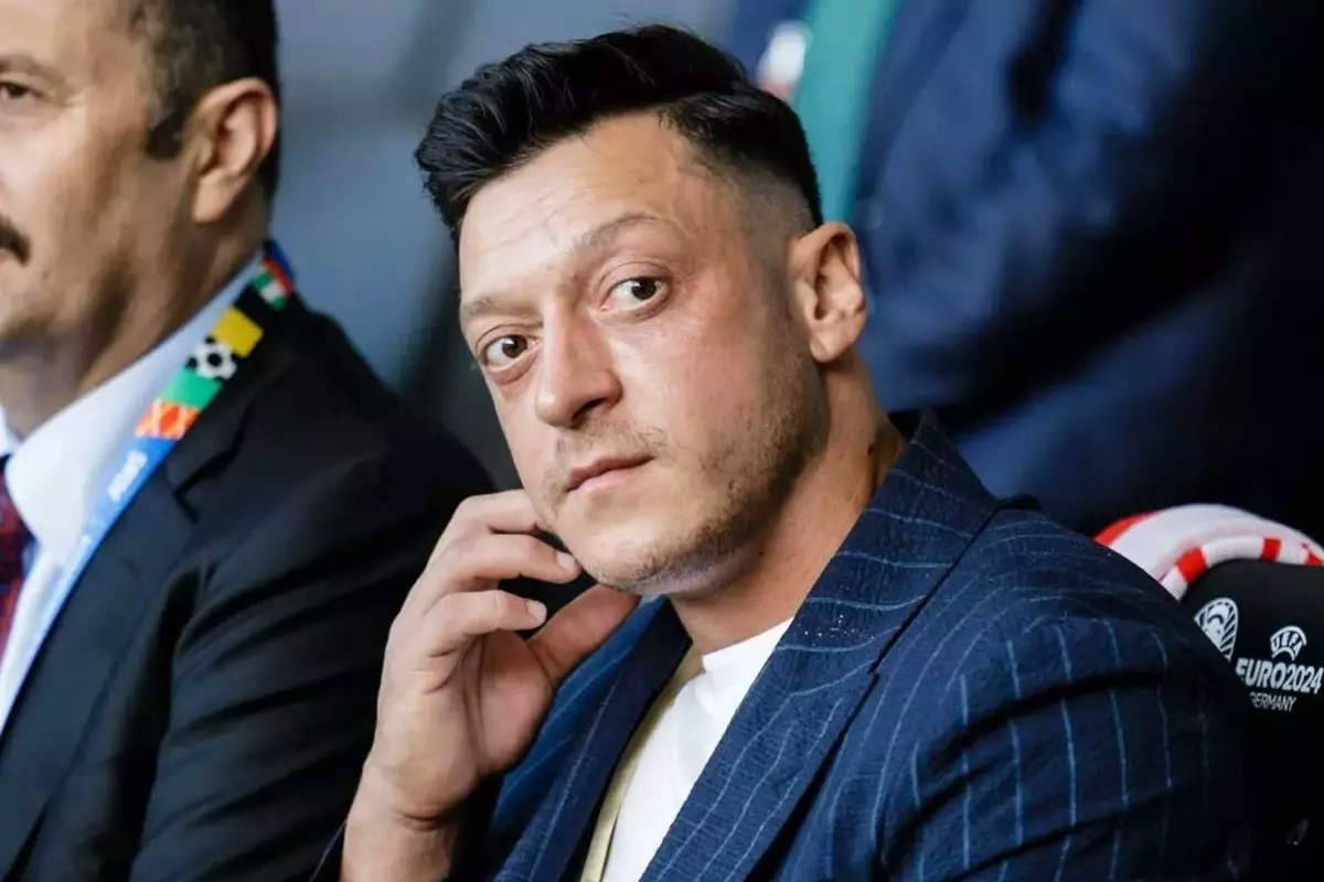 Almanlar Mesut Özil\'i sildi: İzlediği yol değerlerimizle örtüşmüyor