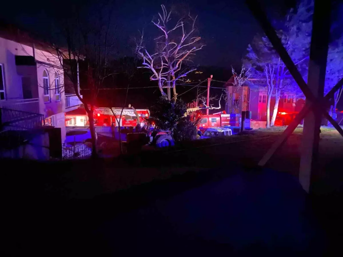 İnegöl\'de Kereste İmalathanesi Yandı