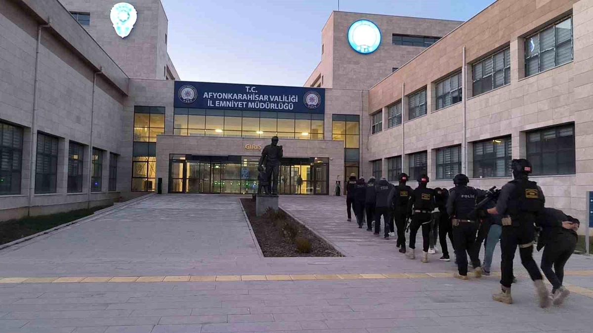 Afyonkarahisar\'da DEAŞ Operasyonu: 9 Gözaltı