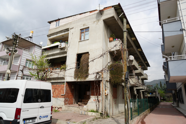 Kocaeli'de İyilik Yaparken Mağdur Olan Adam: 'Bir Tır Dolusu Maske 2 Yıldır Burada'