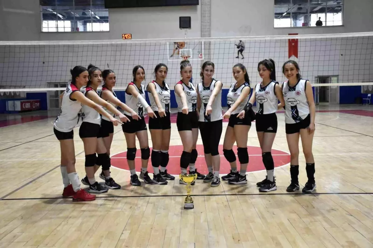 Hakkari Voleybol Takımı İl Birincisi
