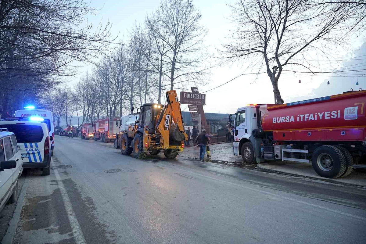 Bursa\'da Yangın: Polisi Saldıran İşyeri Sahibi Gözaltında