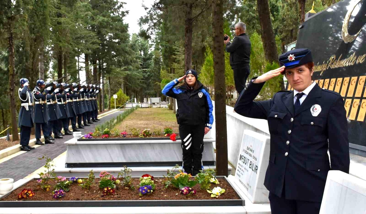 18 Mart Şehitleri Anıldı ve Çanakkale Deniz Zaferi\'nin 110\'uncu yılı kutlandı
