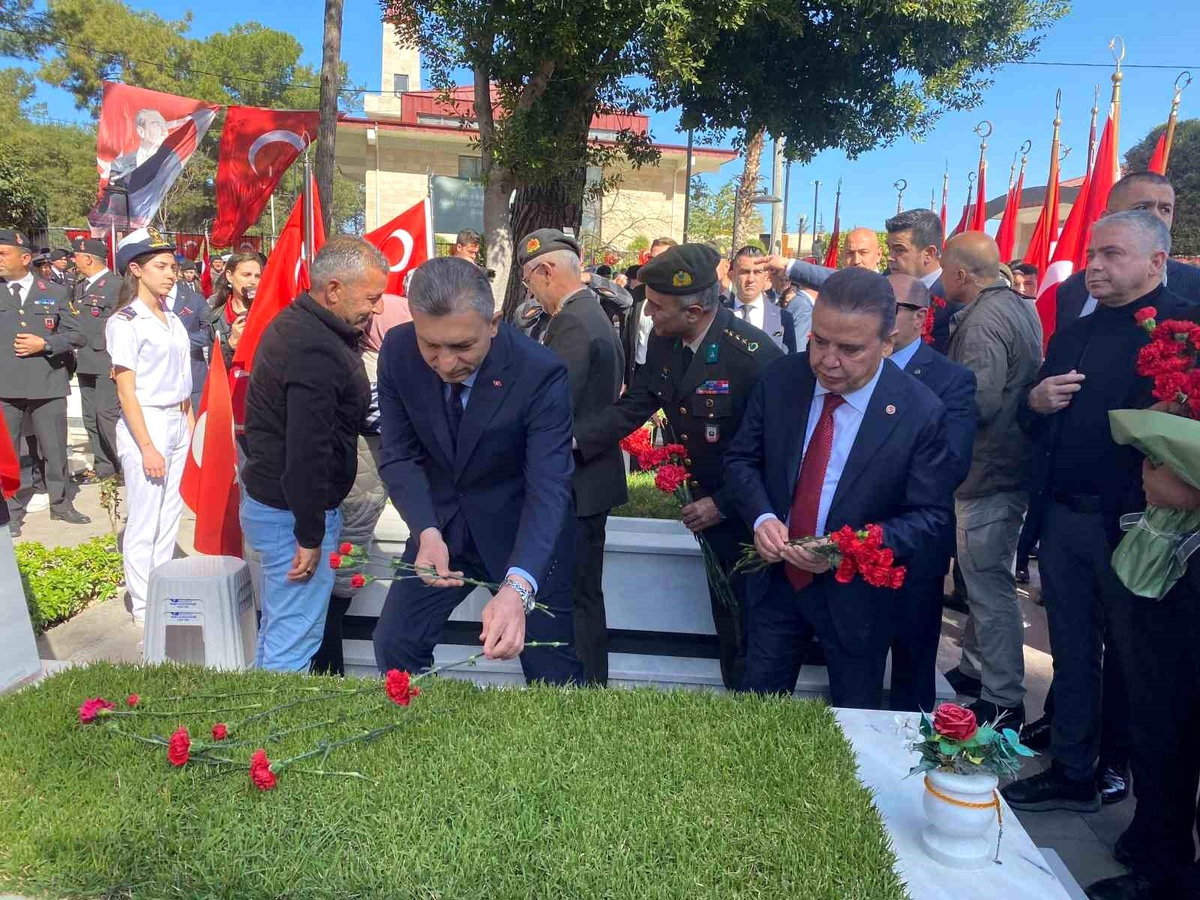 Antalya\'da 18 Mart Şehitleri Anma Günü ve Çanakkale Deniz Zaferi\'nin 110. Yıl Dönümü