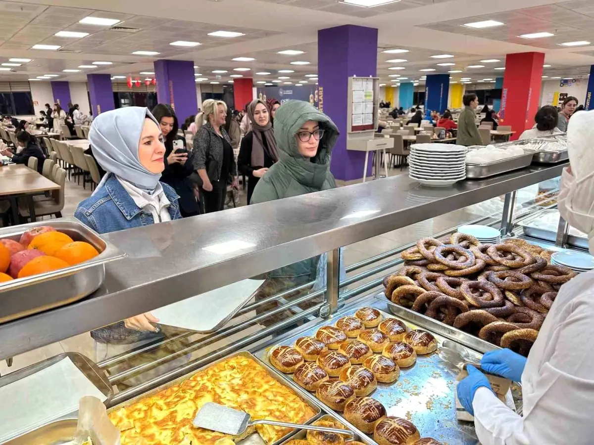 Bakan Göktaş KYK Öğrencileriyle Sahurda Buluştu