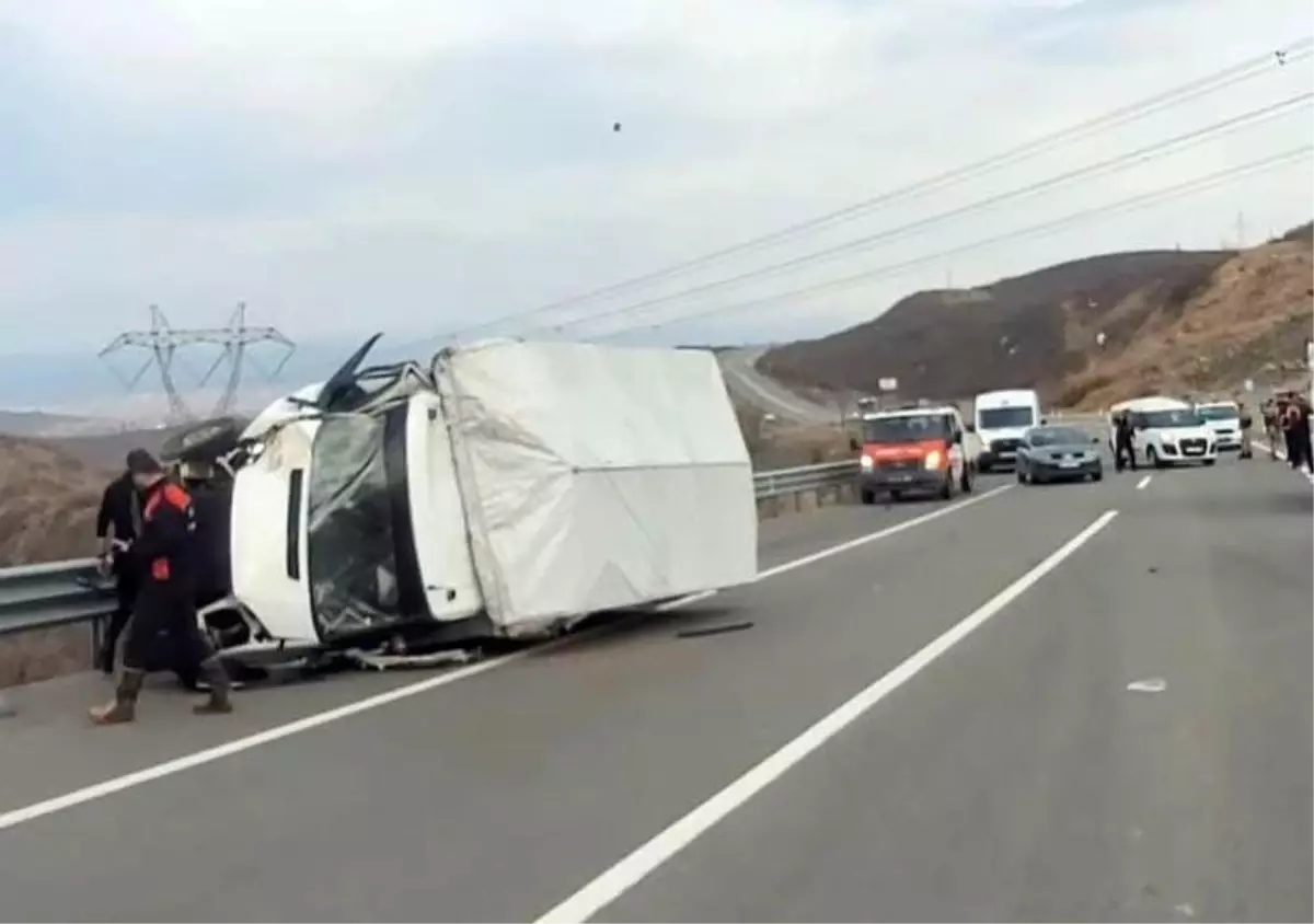 Bingöl\'de Trafik Kazası: 5 Yaralı