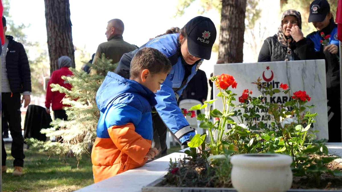 Burdur\'da 18 Mart Şehitleri Anma ve Çanakkale Deniz Zaferi\'nin 110. yıl dönümü için tören düzenlendi