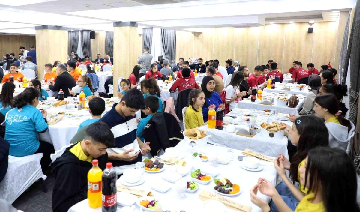 Erzincan\'da İftar Programı