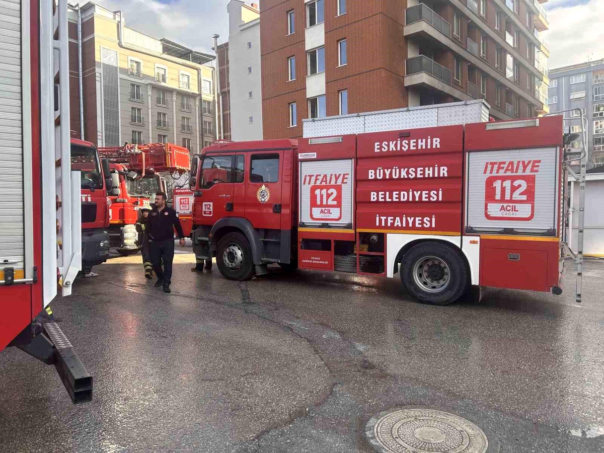 Eskişehir\'de Otel Yangını Paniğe Neden Oldu