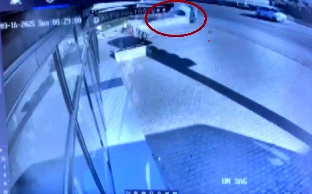 Hatay\'da Otomobil Dereye Uçtu