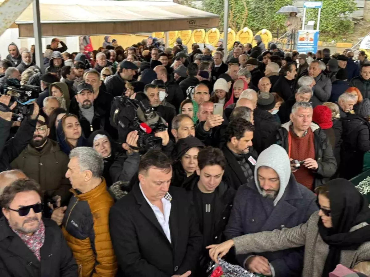 Sanatçı Tanyeli Son Yolculuğuna Uğurlandı