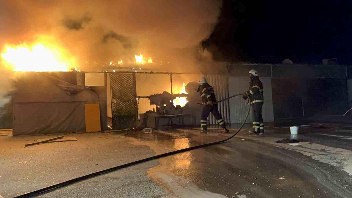 Adıyaman\'da Konteyner Kentte Yangın