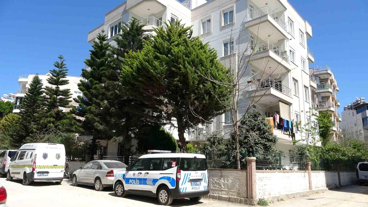 Antalya\'da Bıçaklı Aile Katliamı