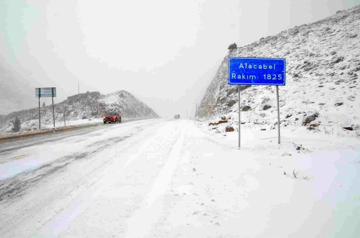 Antalya-Konya Kar Yağışı Nedeniyle Ulaşım Çalışmaları Başladı
