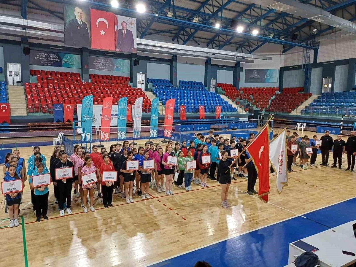 Düzce\'de Badminton Grup Müsabakaları Başladı