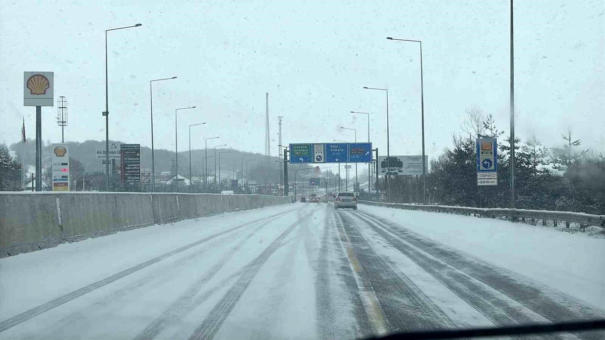 Bolu Dağı\'nda Kar Yağışı ve Görüş Mesafesi Düşüklüğü