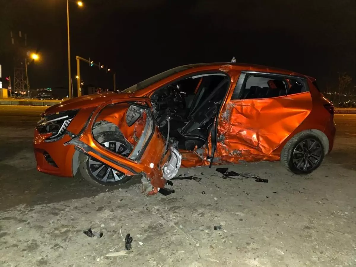 Elazığ\'da Trafik Kazası: 3 Yaralı