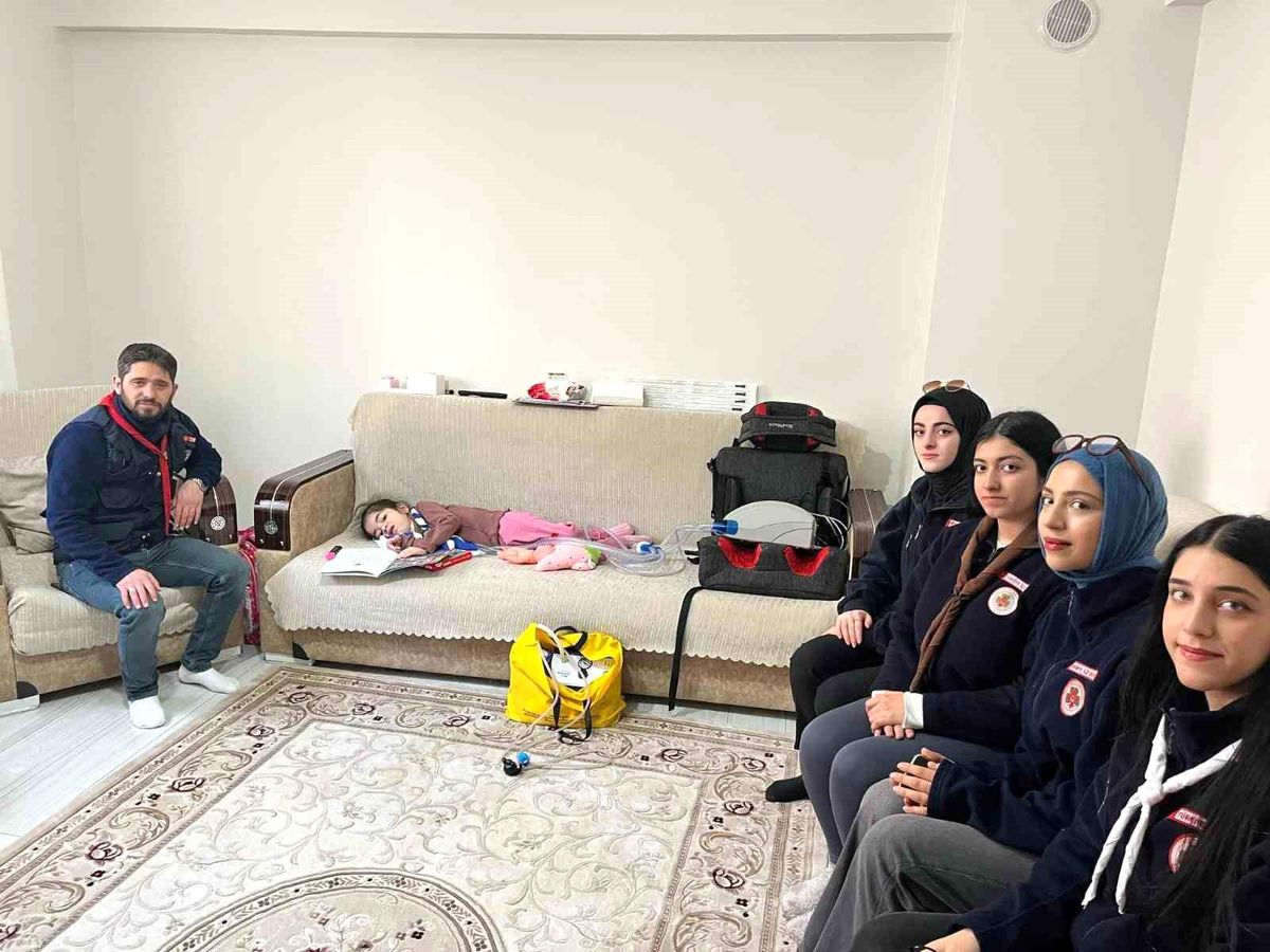 İzcilerden SMA Hastası Esmanur\'a Destek