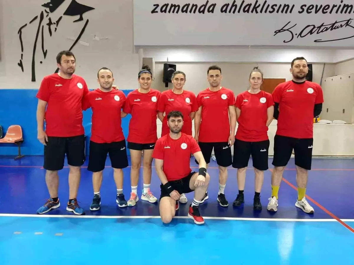 Eskişehir\'de Çanakkale Zaferi\'nin 110\'uncu yılında voleybol müsabakası düzenlendi
