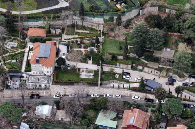 İBB Başkanı Ekrem İmamoğlu'nun gözaltına alındığı evindeki hareketlilik havadan görüntülendi İBB Başkanı Ekrem İmamoğlu'nun gözaltına alındığı evindeki hareketlilik havadan görüntülendi