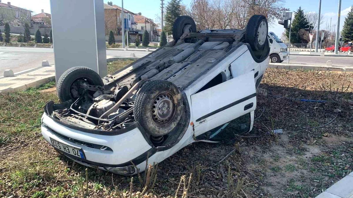 Karaman\'da takla atan otomobilin sürücüsü yaralandı