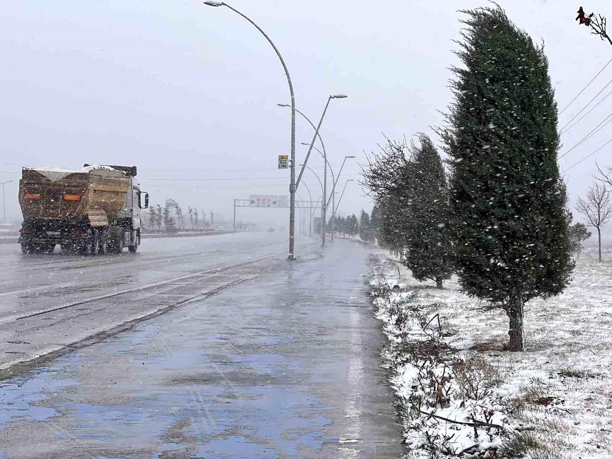 Konya\'da Kar Yağışı Başladı