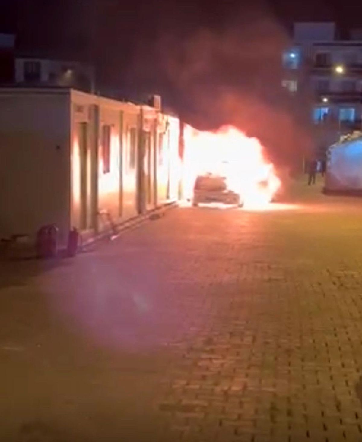 Adıyaman\'da Park Halindeki Araç Yandı