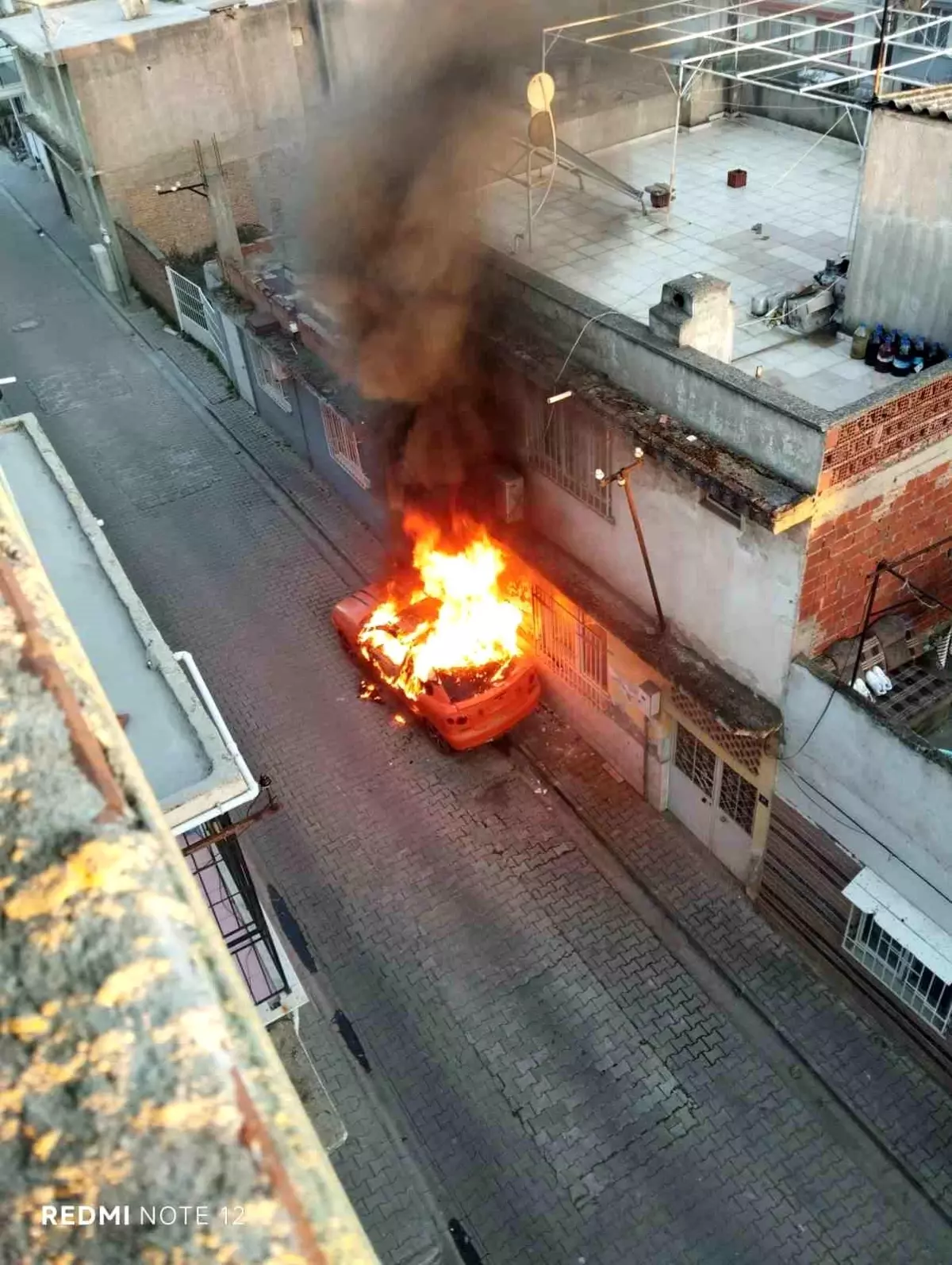 Aydın\'da Park Halindeki Otomobil Yandı