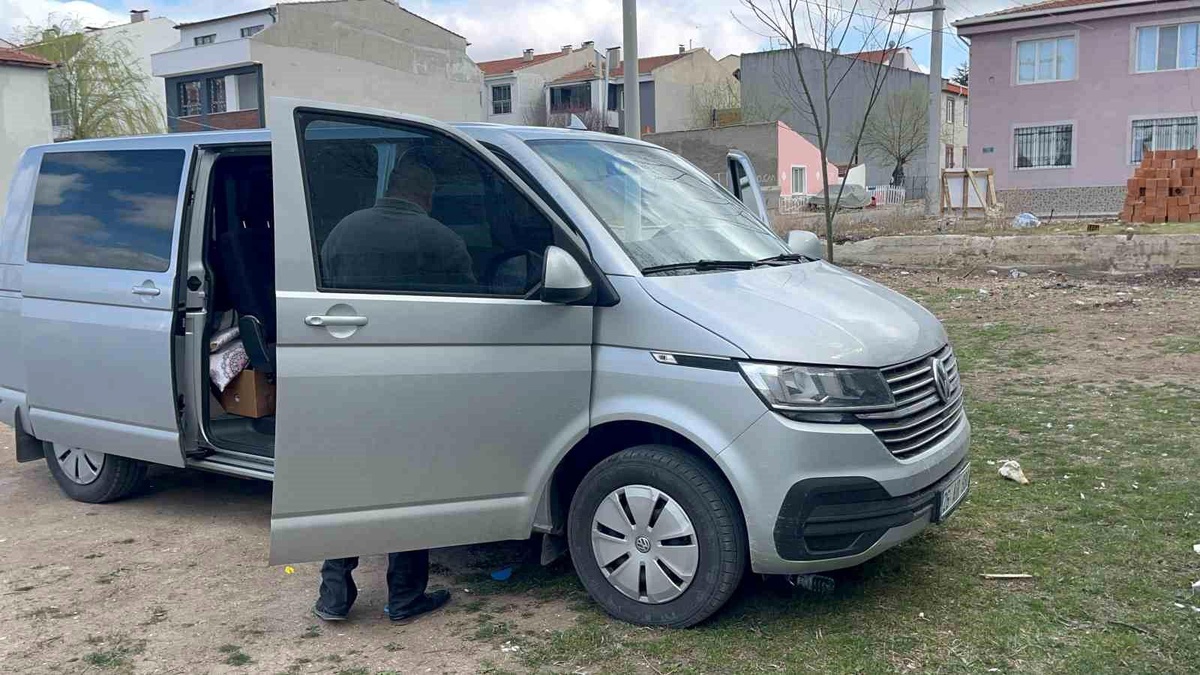 Eskişehir\'de Kovalamaca: Araç Sahibi Kaçtı
