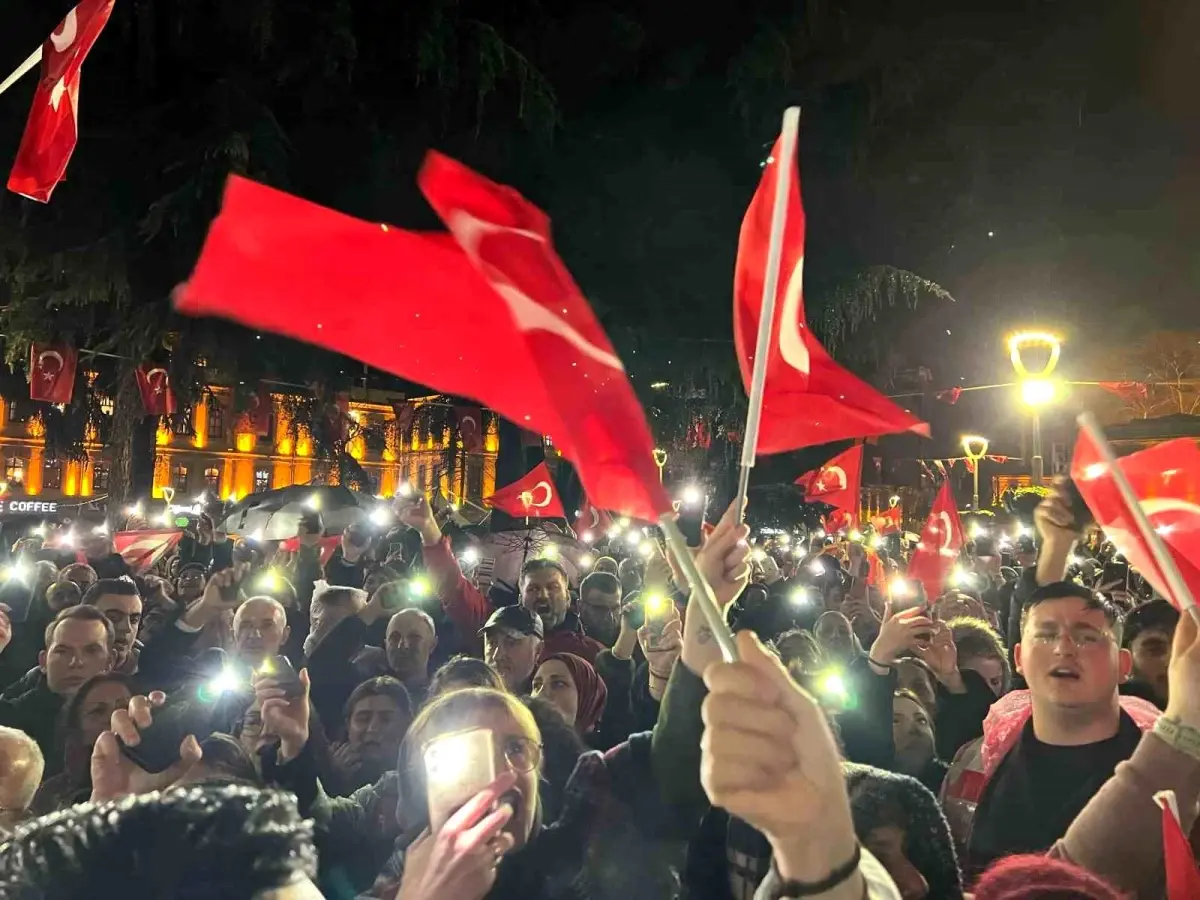 Trabzon\'da CHP üyelerinden İmamoğlu\'na destek yürüyüşü