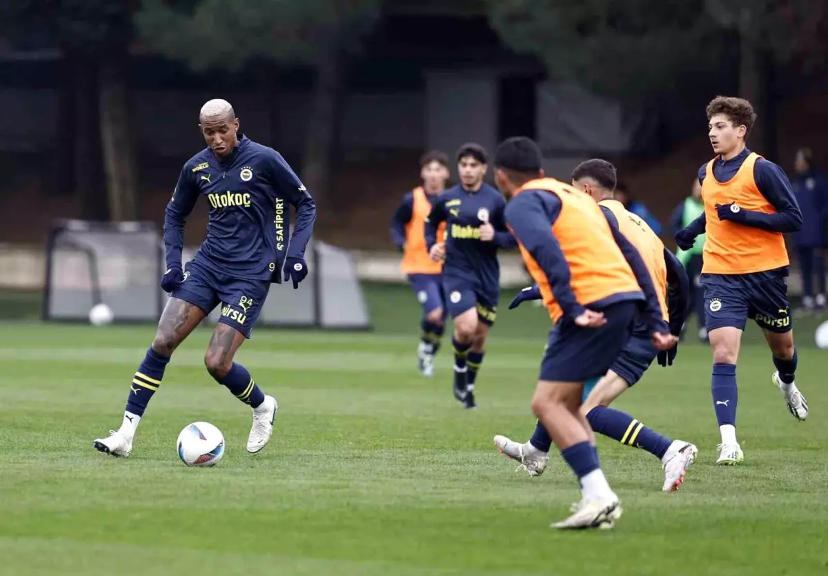 Fenerbahçe Antrenmanını Gerçekleştirdi