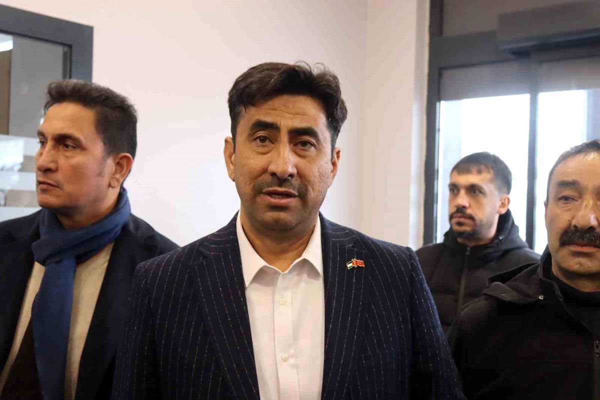 Hizmet-İş Sendikası\'nın Olağanüstü Genel Kurulu Gergin Geçti