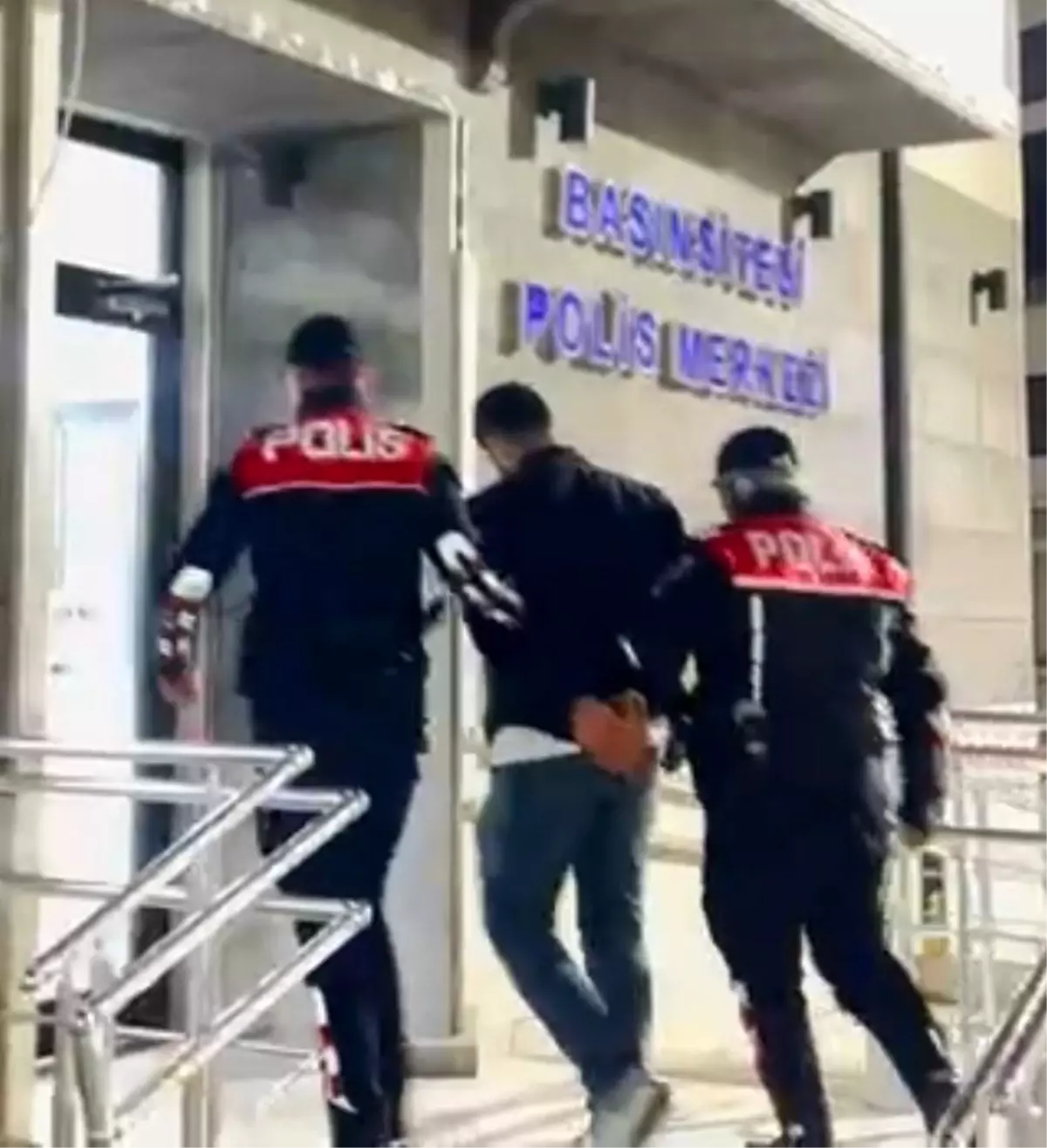 İzmir\'de Cinayet Zanlısı Yakalandı