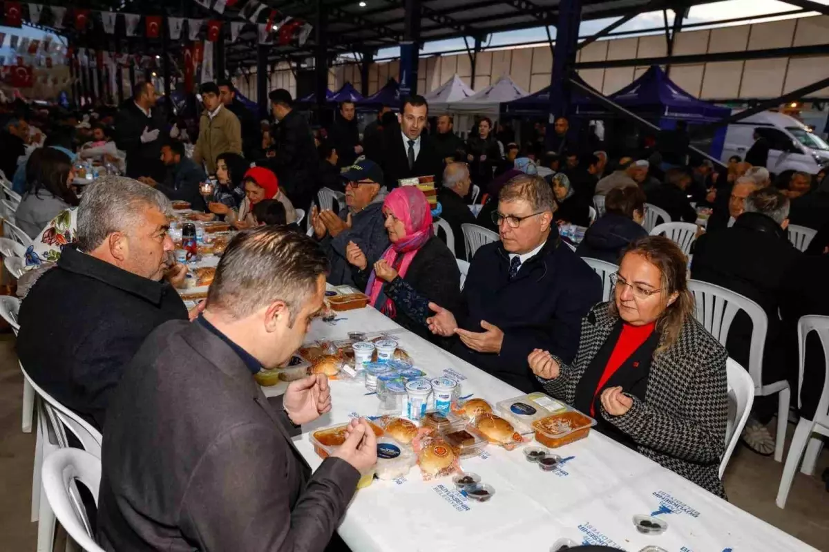 İzmir\'de Ramazan İftar Buluşmaları Kiraz\'da Devam Ediyor