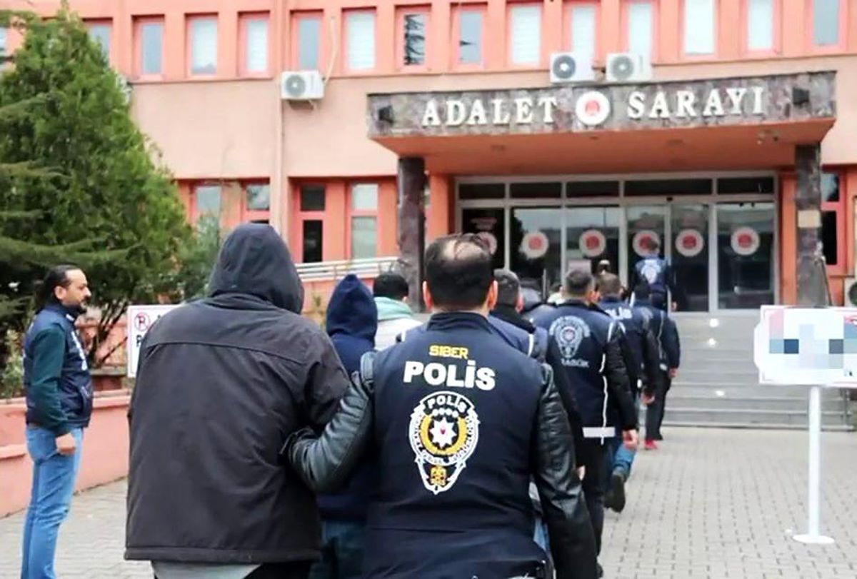 Sosyal Medya Dolandırıcılarına Operasyon: 10 Tutuklama