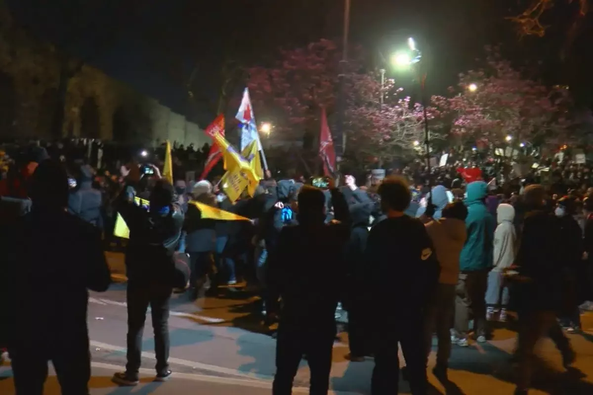 Saraçhane\'de tansiyon çok yüksek! Polis, göstericilere müdahale etti