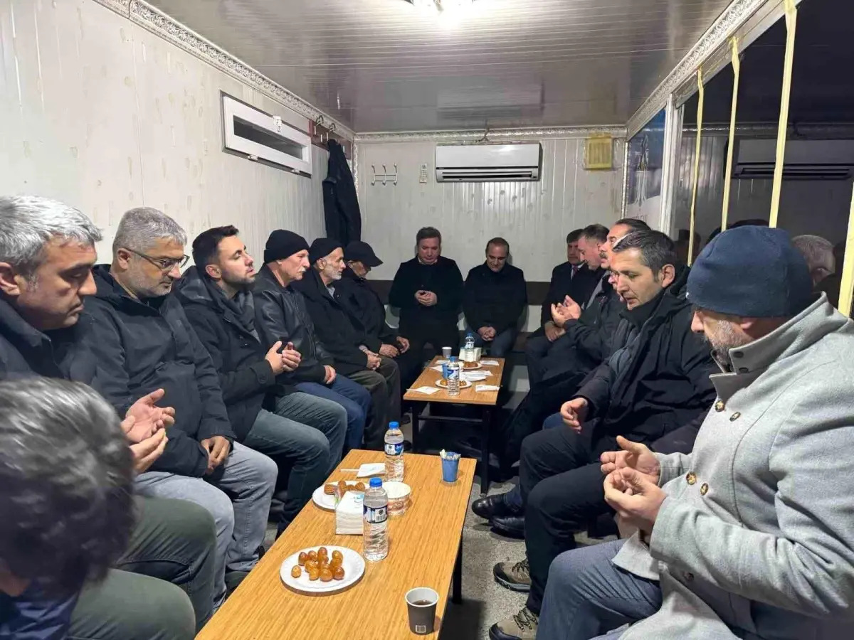 Vali Aydoğdu, Demirci ve Dayıkaraca Ailelerine Taziye Ziyaretinde Bulundu