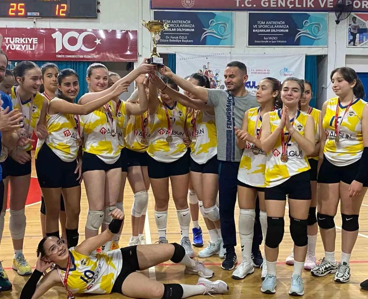 Düzce 1907 SK Voleybol Liginde Şampiyon Oldu
