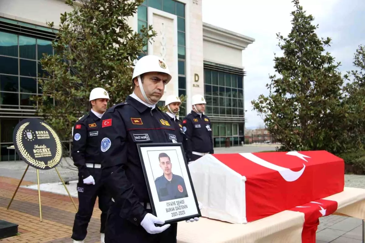 Bursa\'da Yangın Sonrası Kaza Geçiren İtfaiyeci Hayatını Kaybetti