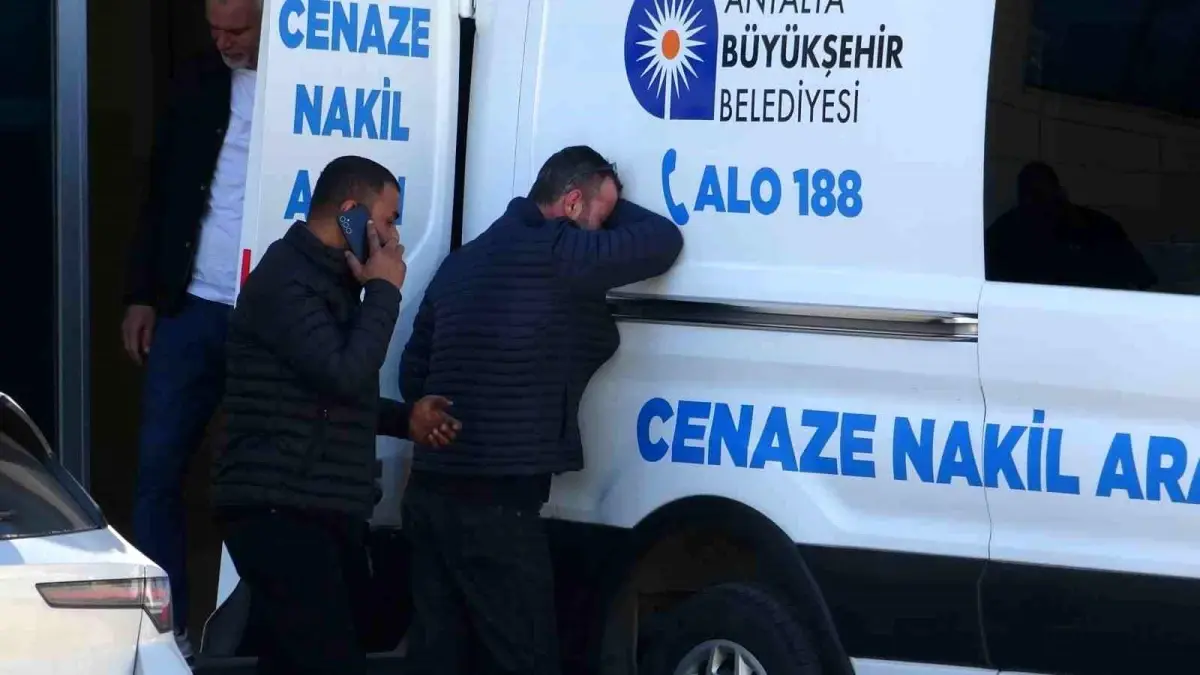 Antalya\'da Trafik Kazası: Genç Kızın Cenazesi Alındı