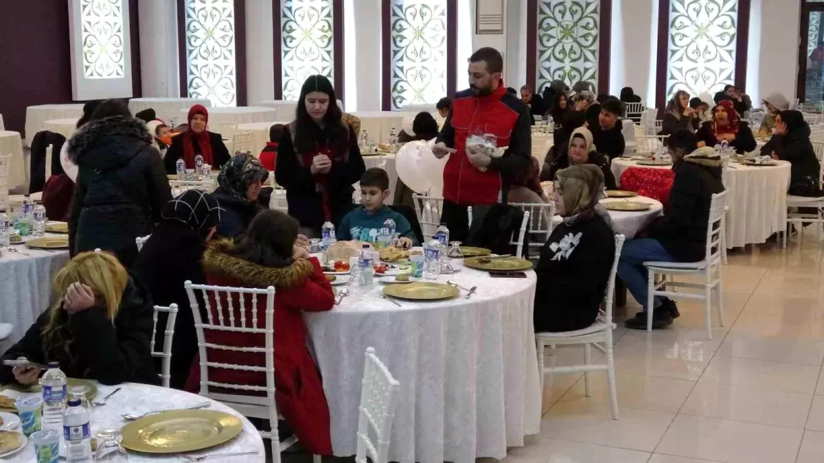 Kütahya\'da Yetimlere Ramazan Yardımı